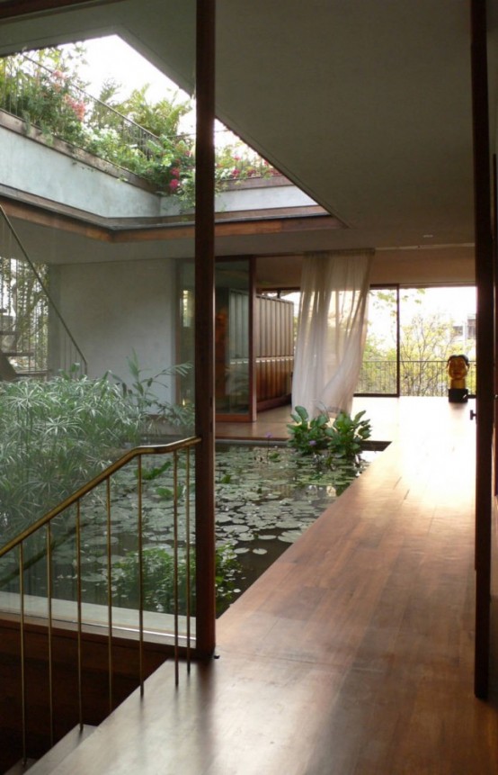 An Indoor Courtyard With A Pond An Indoor Courtyard With A Pond (via home-designing)