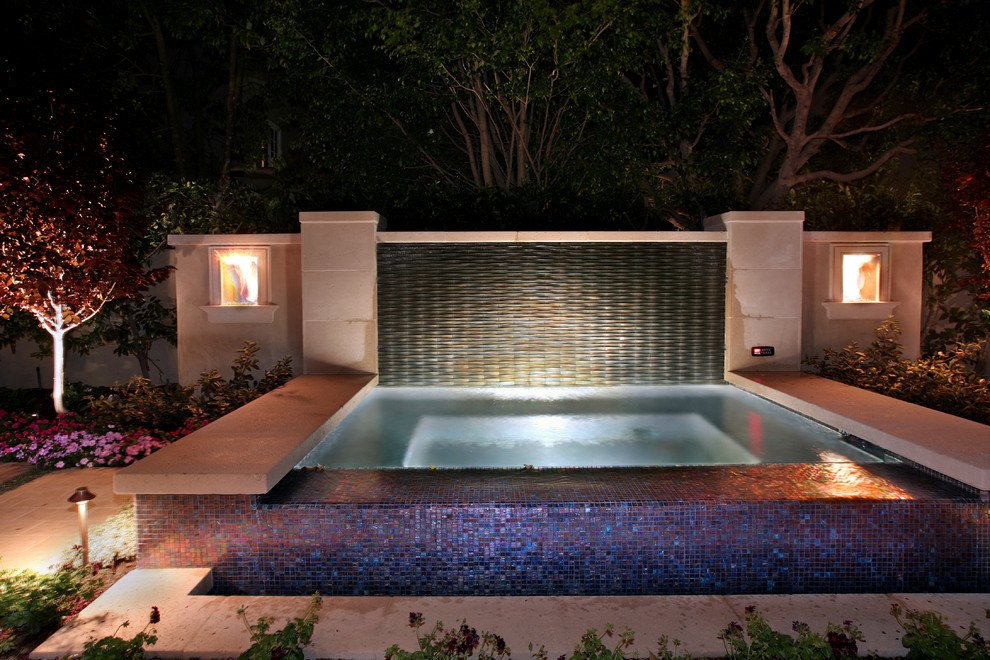 If you're designing an outdoor pool then vertical water feature would become a perfect backsplash to it.
