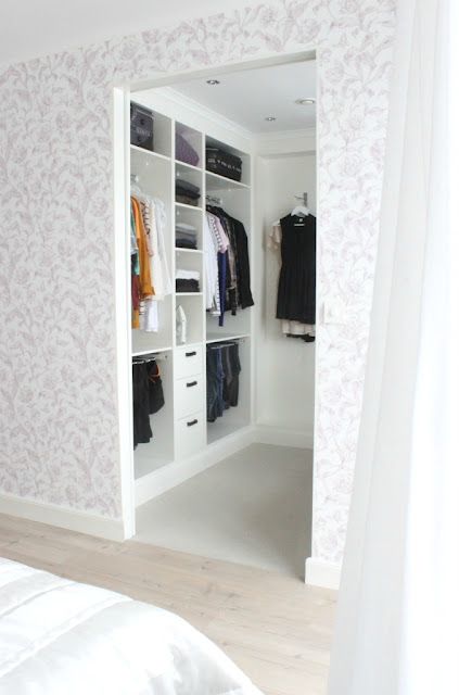 4 Small Walk-In Closet Organization Tips And 28 Ideas - DigsDigs