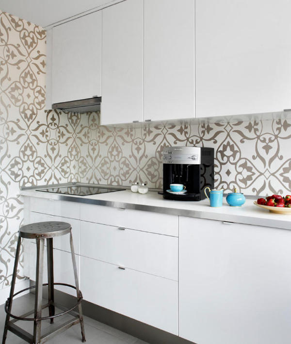 modern kitchen The kitchen is modern with a glam twist, which is expressed by silver patterned wallpaper
