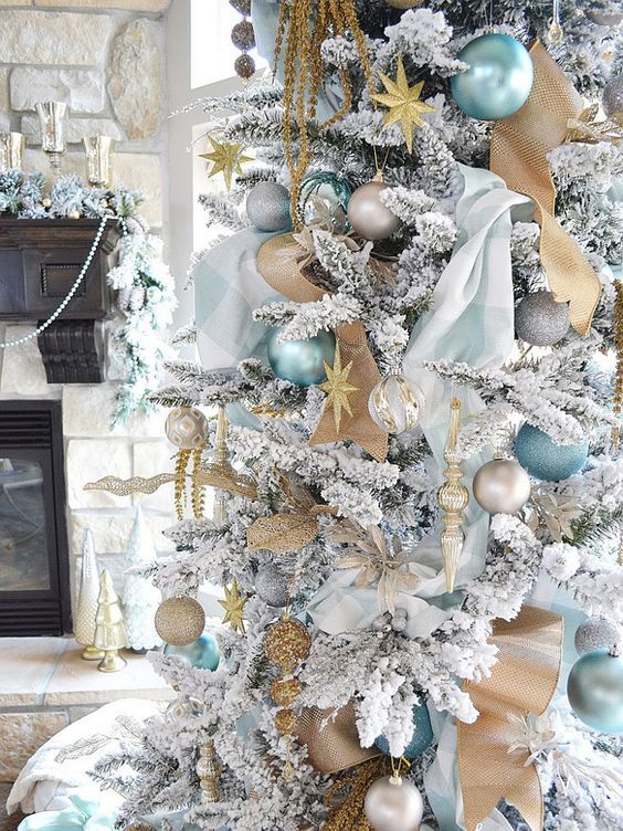 33 Chic White Christmas Tree Decor Ideas - DigsDigs