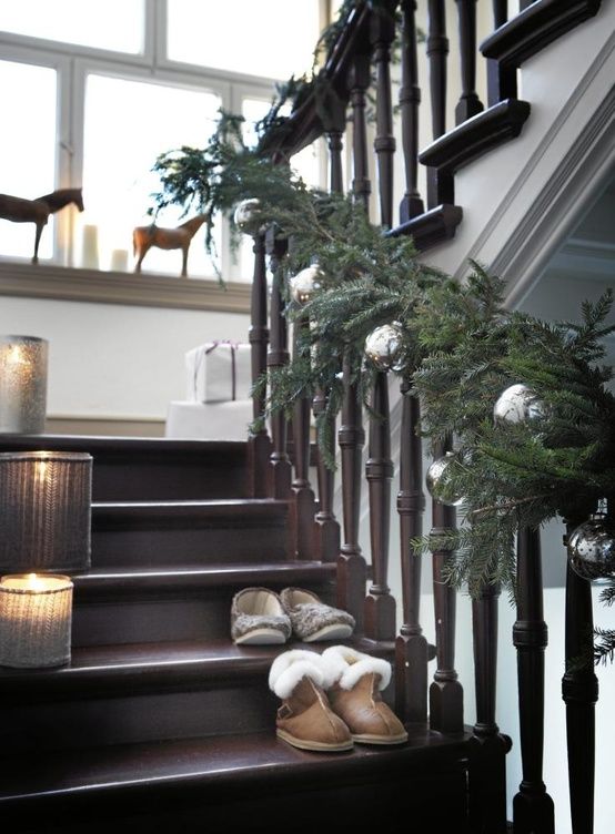 37 beautiful christmas staircase d 233 cor ideas to try digsdigs 37 beautiful christmas staircase d 233 cor ideas to try digsdigs