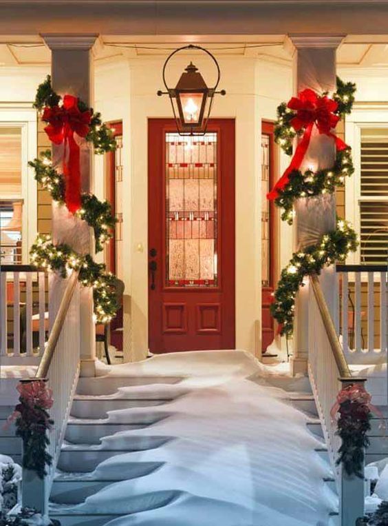 38 welcoming christmas front porch d 233 cor ideas digsdigs 38 welcoming christmas front porch d 233 cor ideas digsdigs
