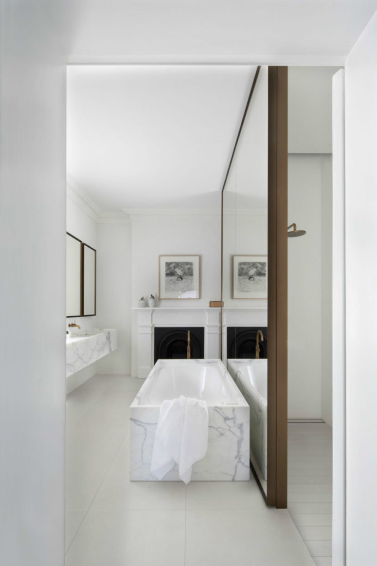 30 Cool Ideas To Use Big Mirrors In Your Bathroom DigsDigs