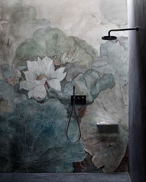 Tadelakt mural in shower made according to real Moroccan techniques