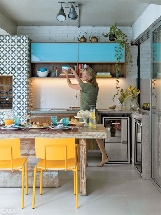 bold blue cabinets and sunny yellow chairs for an eye-catchy space