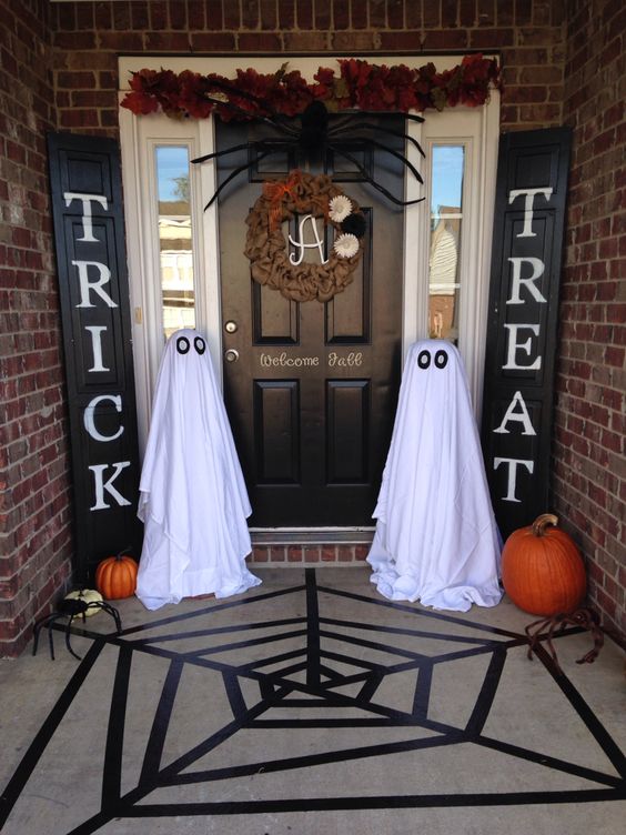28 Halloween Ghost Decorations For Indoors And Outdoors - DigsDigs