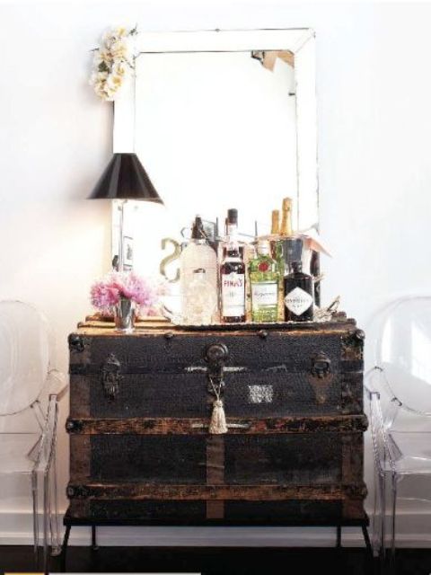 28 Ways To Use Vintage Chests And Trunks In Home Decor 