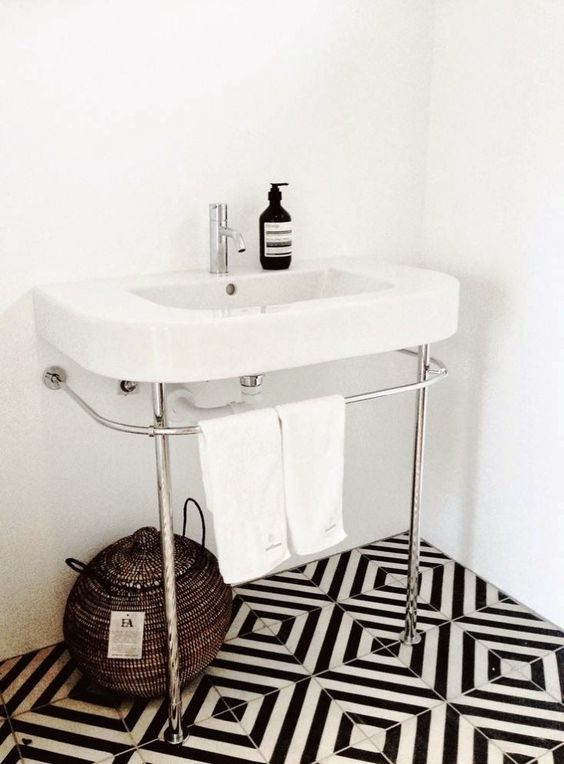 patterned black and white bathroom tiles