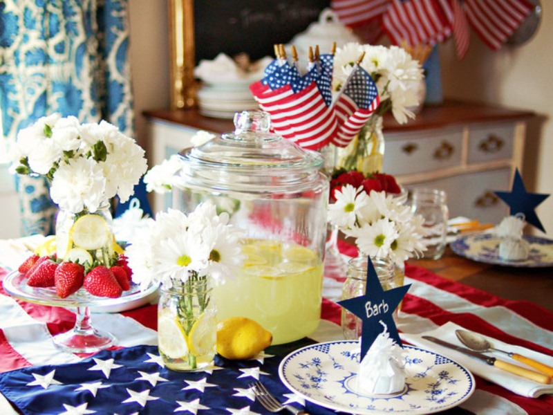 13 Cool Ideas of 4th of July Table Decorations DigsDigs