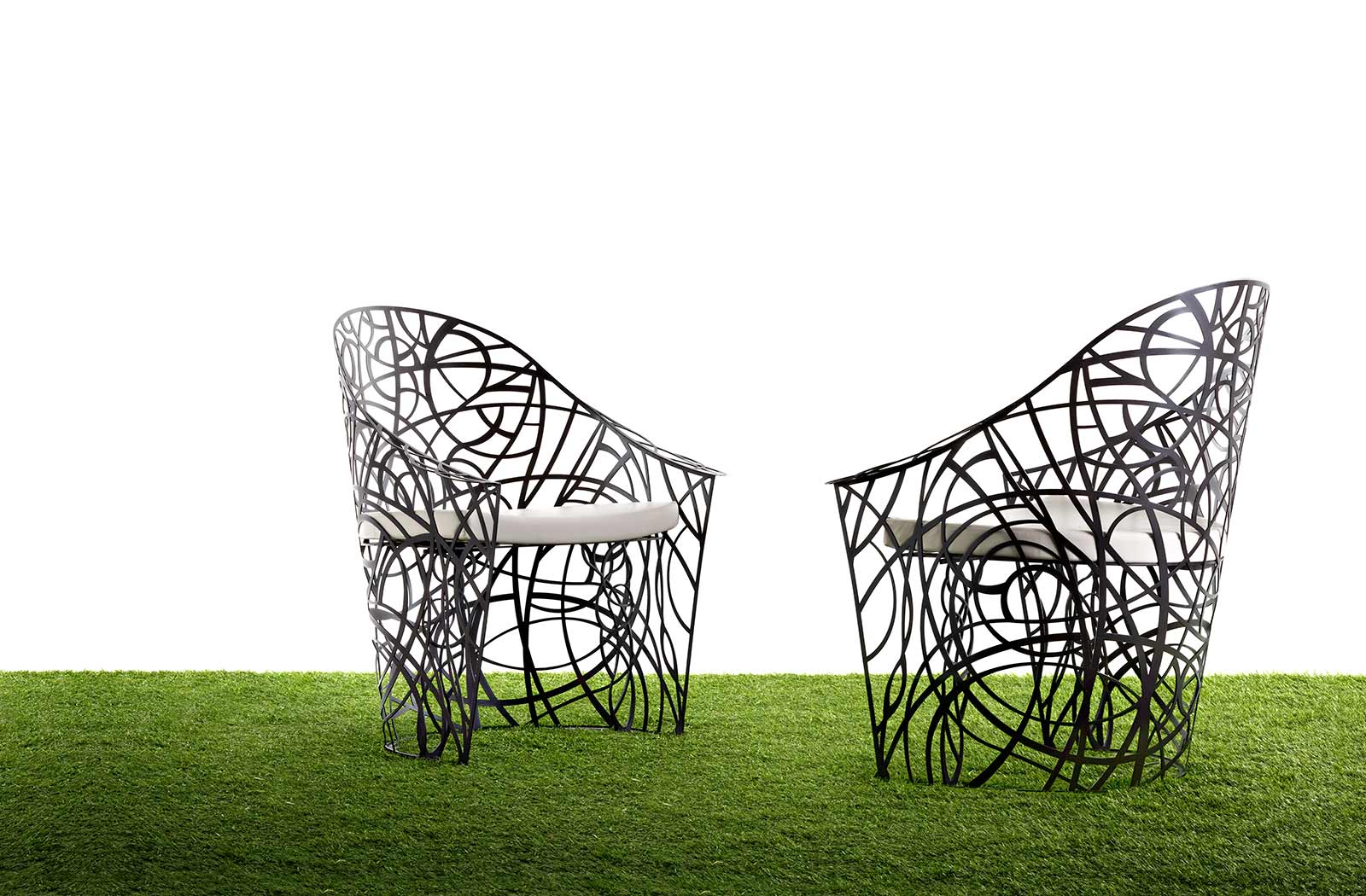armchair for outdoors,best outdoor furniture,black and white outdoor furniture,chair for outdoors,contemporary outdoor furniture,decorative trellis,garden trellis,modern outdoor furniture,outdoor chairs,outdoor furniture,outdoor furniture set,outdoor trellis,outdoors tables,patio trellis,unusual patio furniture