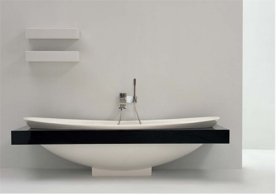 Ceramic Bathtub With Colorful Shelf IO By Flaminia