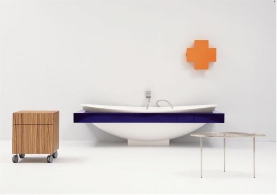 Ceramic Bathtub With Colorful Shelf IO By Flaminia