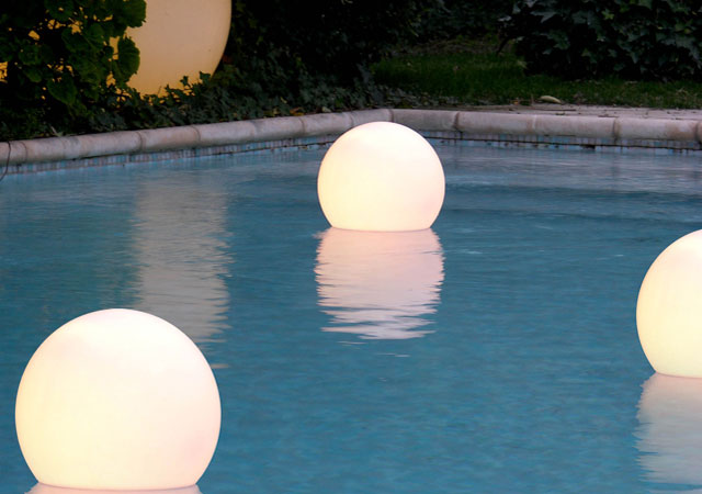 Charming Garden And Swimming Pool Lights By Slide | DigsDigs