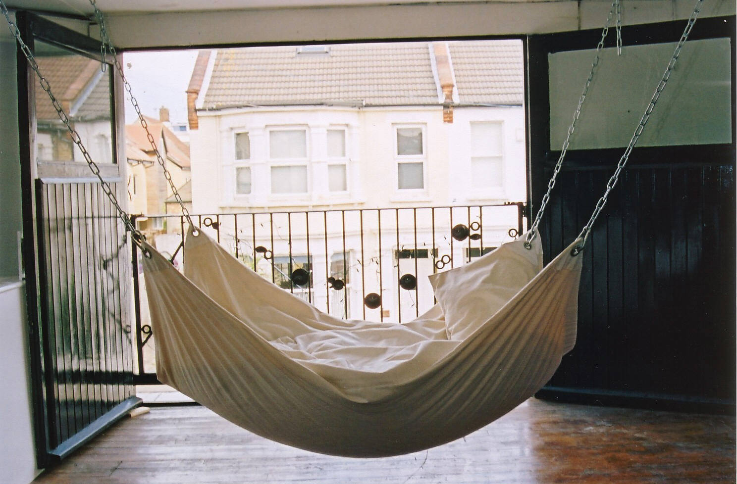 Cool Indoor Hammock â€" Le Beanock | DigsDigs