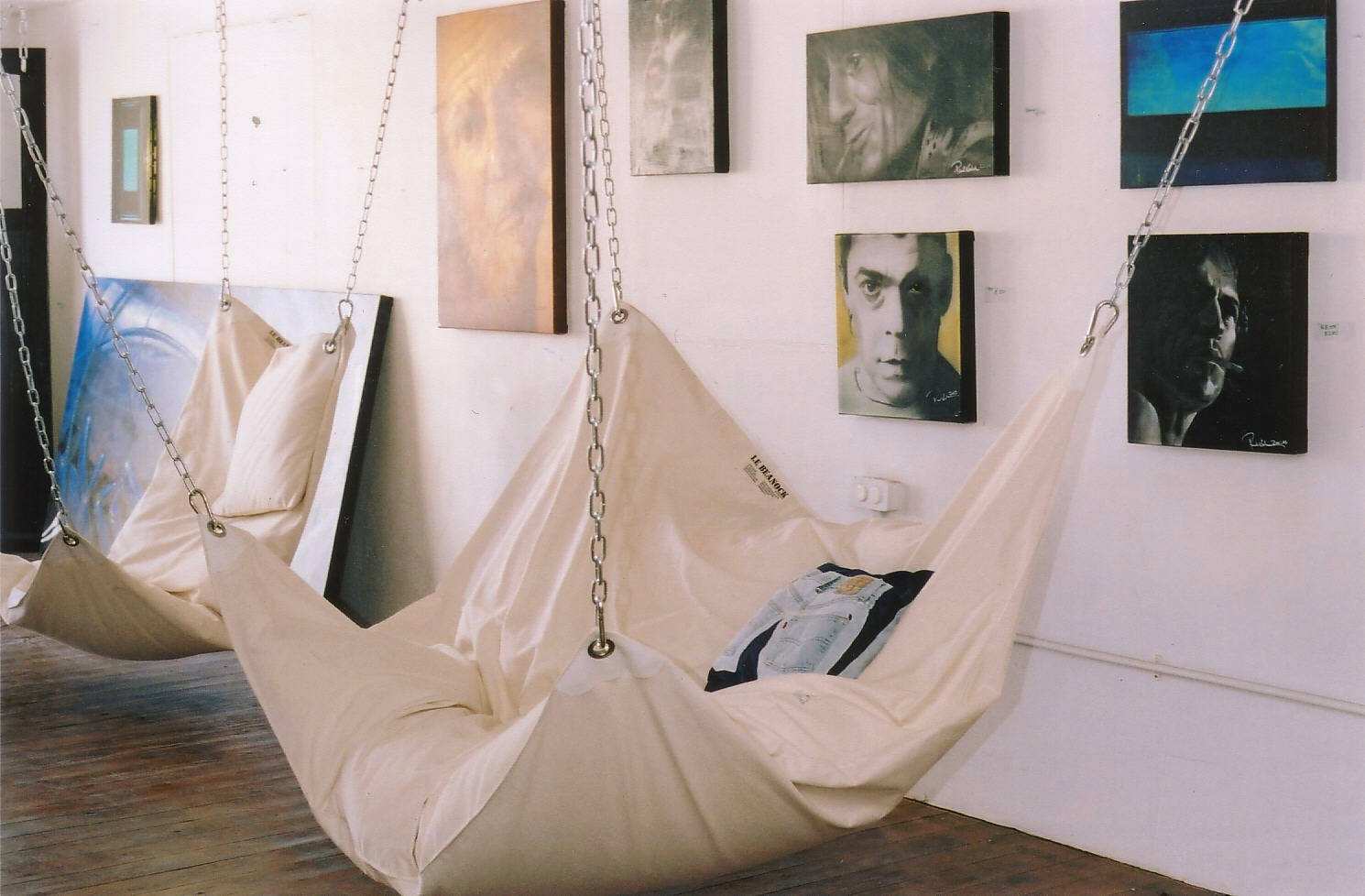 Cool Indoor Hammock â€" Le Beanock | DigsDigs