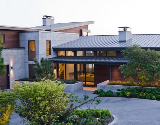 House With An Open Plan Around A Central Living Space