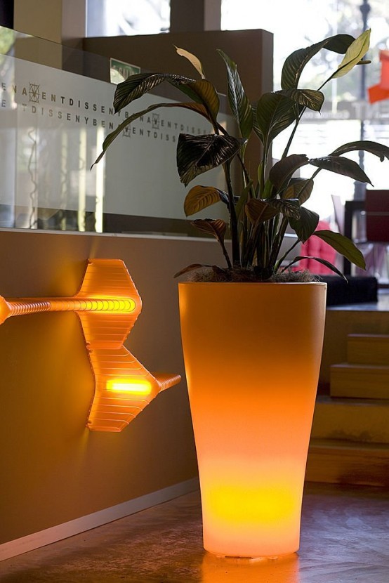Outdoor Garden Pots with Built-In Lighting - Llum By Vondom - DigsDigs