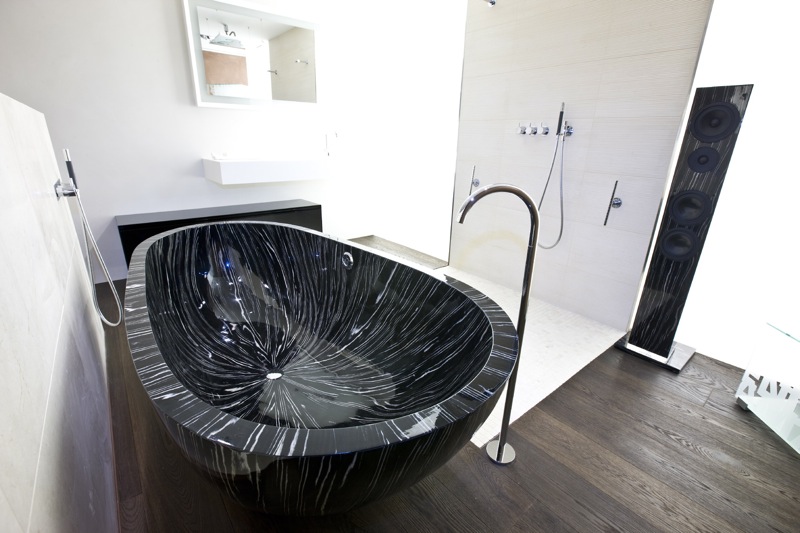 bathtub for modern bathroon,black and white tub,freestanding bath tubs,freestanding bathtub,freestanding tubs,luxury bathtubs,modern freestanding bathtubs,modern wood bathtub,sasso,stylish bathtub,wood bath tub,wood bathub,wooden bath tub,bathtubs