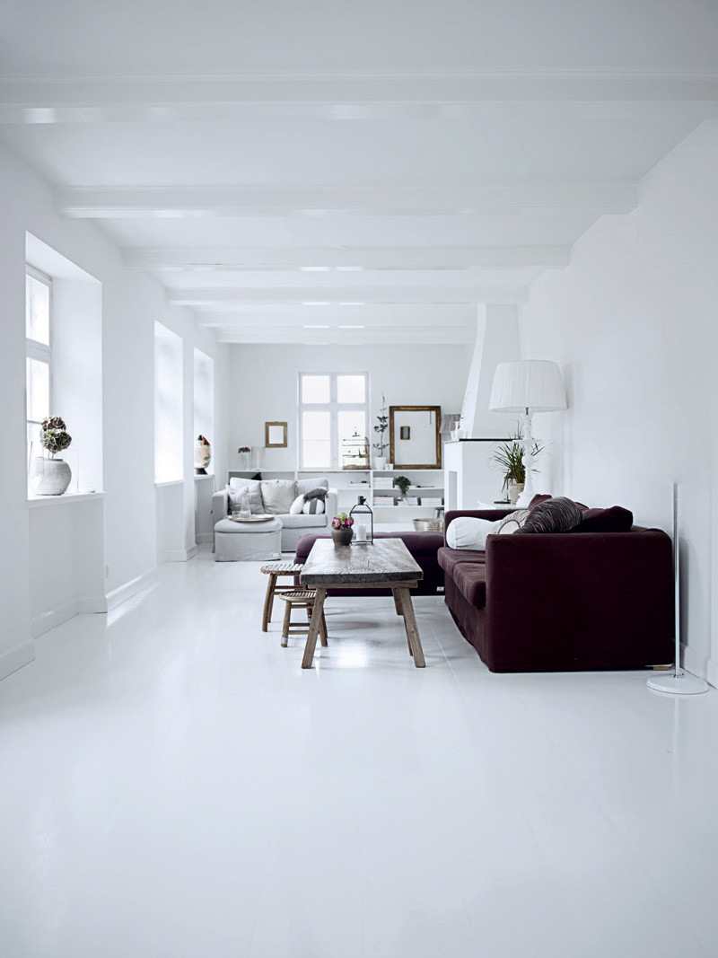 All White Interior Design of the Homewares Designer Home | DigsDigs