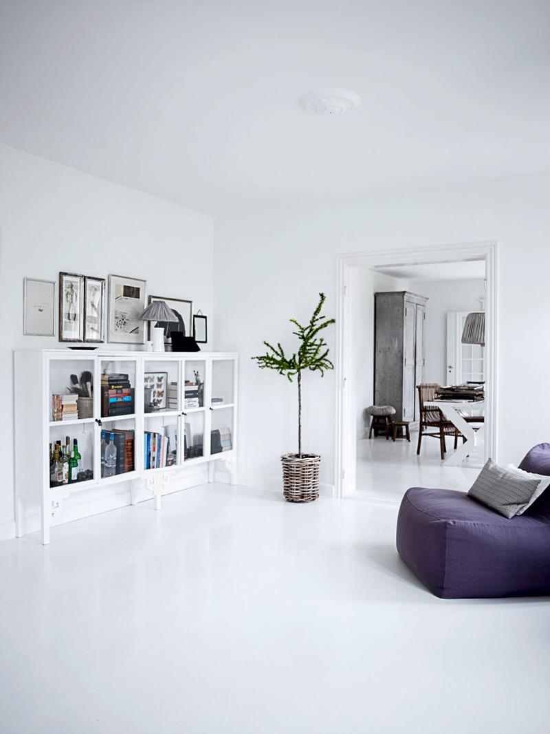 All White Interior Design of the Homewares Designer Home | DigsDigs