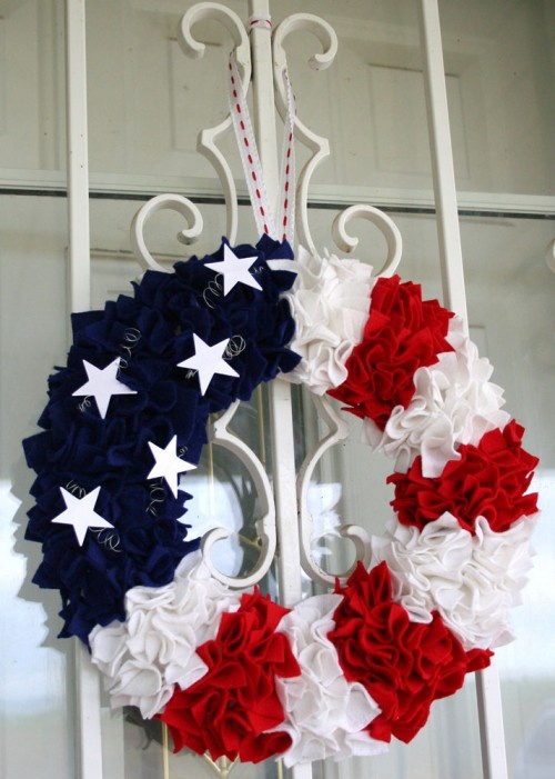 60 Amazing 4th July Wreaths For Your Front Door - DigsDigs