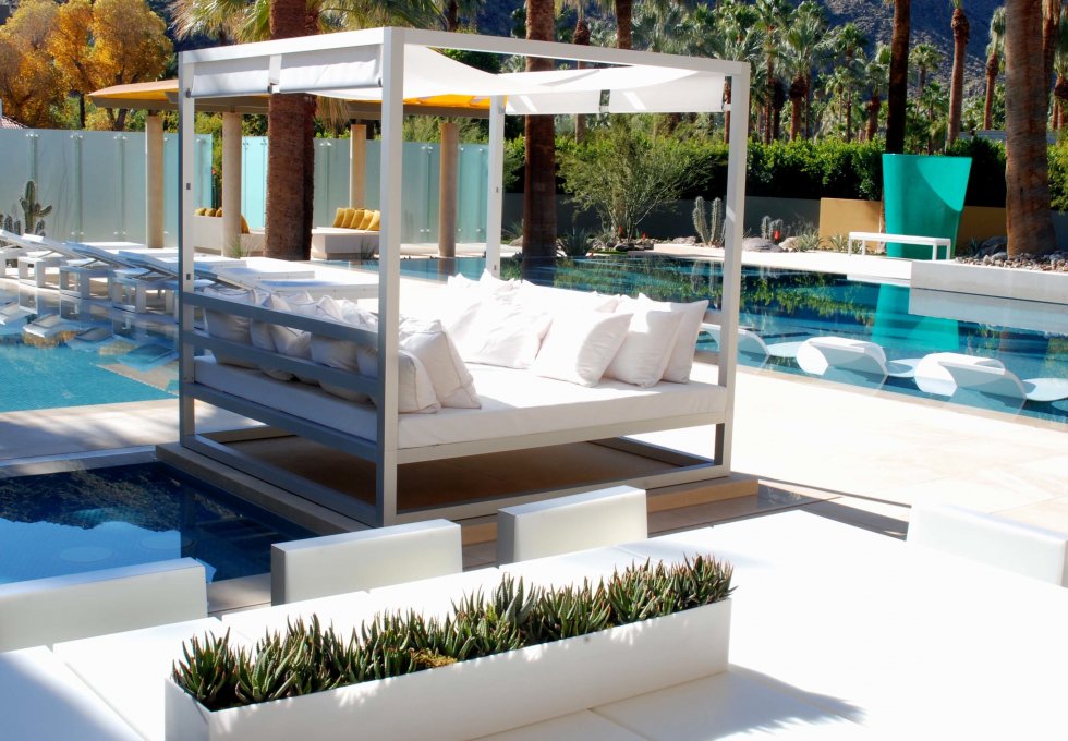 15 amazing poolside area designs digsdigs for Pool design usa