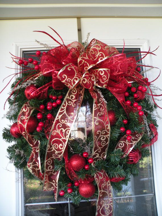 32 Amazing Red And Gold Christmas Décor Ideas | DigsDigs