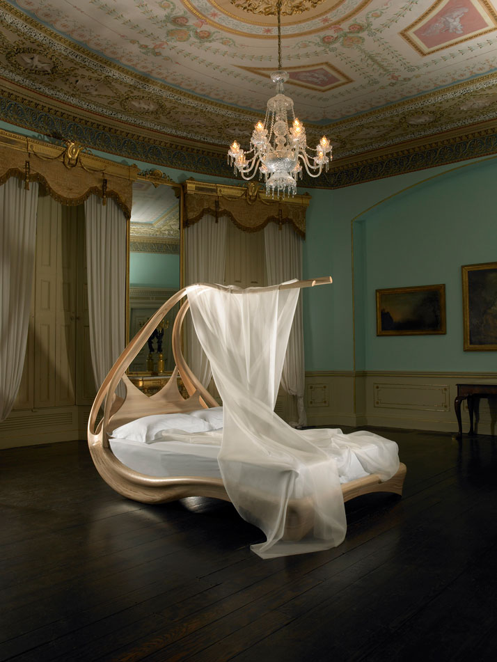 Amazing Wooden Canopy Bed – Enignum by Joseph Walsh | DigsDigs