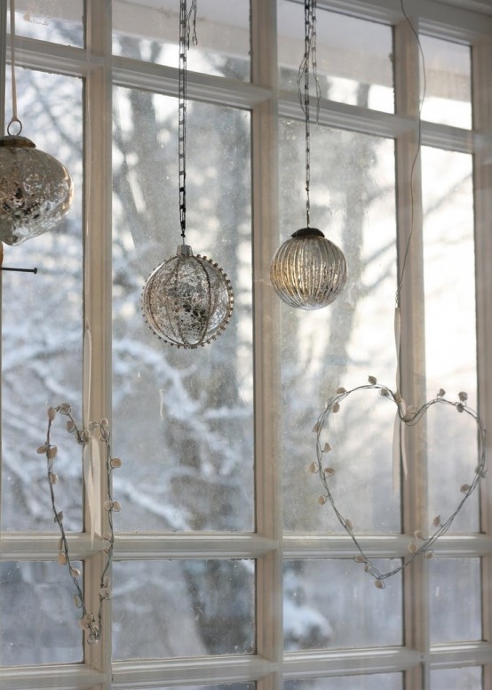 55 Awesome Christmas Window Décor Ideas | DigsDigs