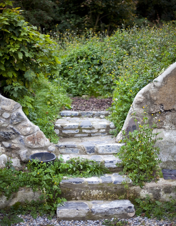 43 awesome garden stone paths digsdigs 43 awesome garden stone paths digsdigs