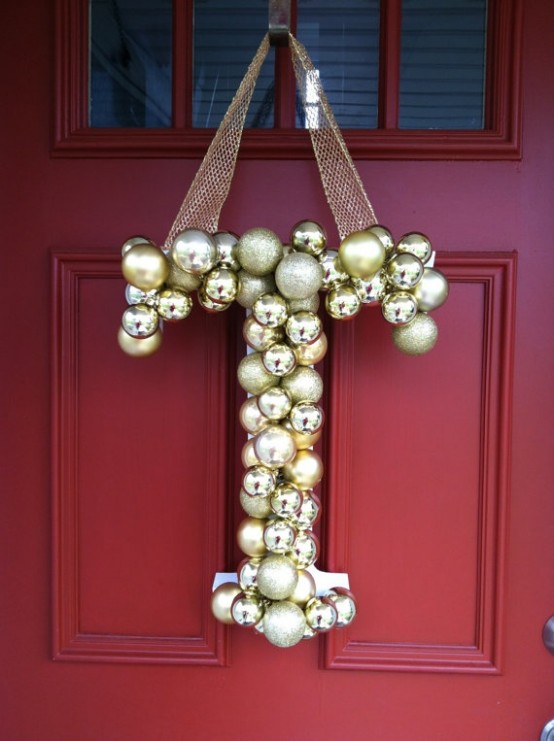 51 Ideas To Use Jingle Bells In Christmas Décor - DigsDigs