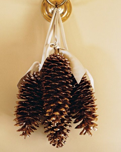 ... Outdoor And Indoor Pinecone Decorations For Christmas | DigsDigs