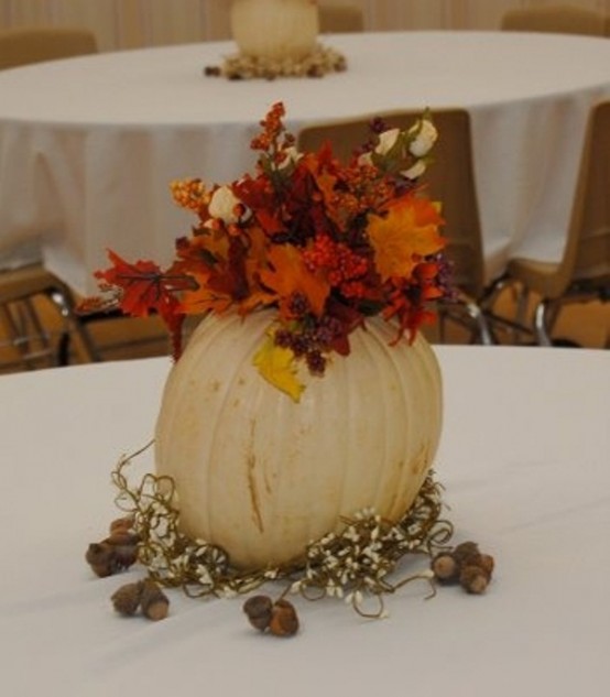 65 awesome pumpkin centerpieces for fall and halloween table digsdigs 65 awesome pumpkin centerpieces for fall and halloween table digsdigs