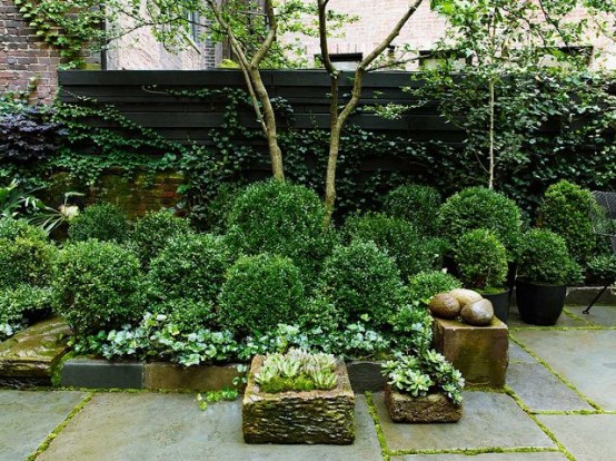 26 Beautiful Townhouse Courtyard Garden Designs - DigsDigs