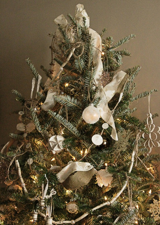 ... spool christmas tree 51 white vintage christmas decorating ideas 39