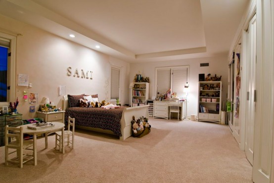 Big Contemporary House With Dark Interior Big Contemporary House With Dark Interior