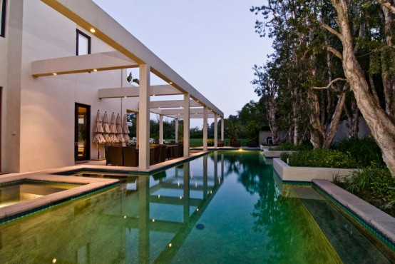 Big Contemporary House With Dark Interior Big Contemporary House With Dark Interior