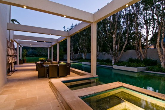 Big Contemporary House With Dark Interior Big Contemporary House With Dark Interior