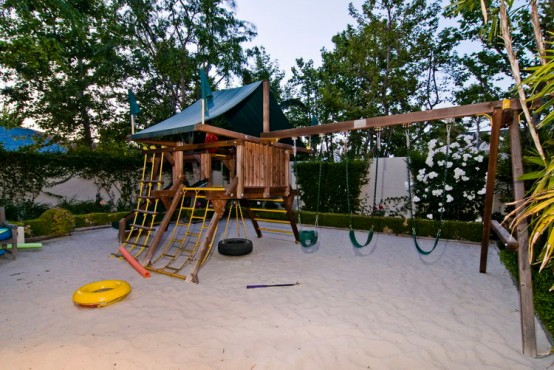 Big Contemporary House With Dark Interior Big Contemporary House With Dark Interior