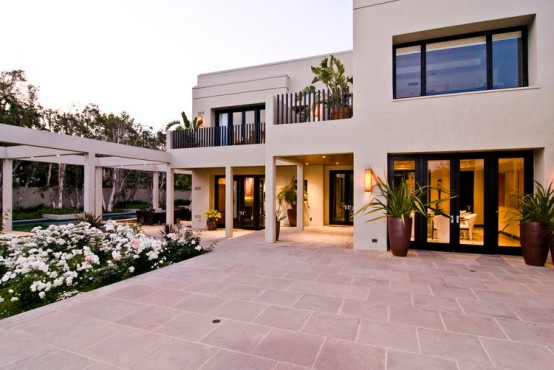 Big Contemporary House With Dark Interior Big Contemporary House With Dark Interior