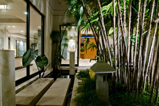 Big Contemporary House With Dark Interior Big Contemporary House With Dark Interior