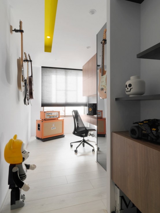Black And White Minimalist Apartment With Pops Of Yellow Black And White Minimalist Apartment With Pops Of Yellow