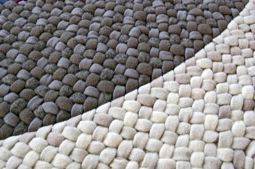Hand-Braided and Hand-Laced Wool Rug – Braid Dead Rug | DigsDigs