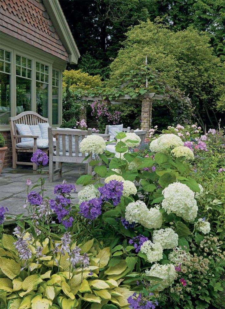 20 Bright Spring Terrace And Patio Décor Ideas | DigsDigs