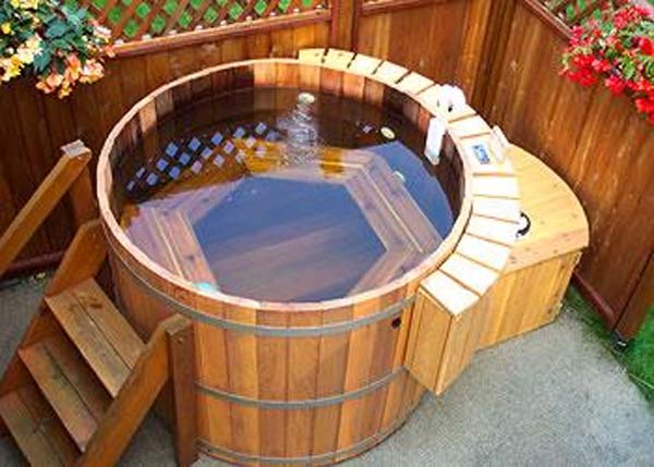 Natural Cedar Hot Tubs for Outdoors | DigsDigs