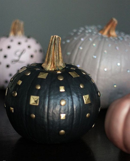 chic-glam-halloween-decor-ideas-10-554x685.jpg