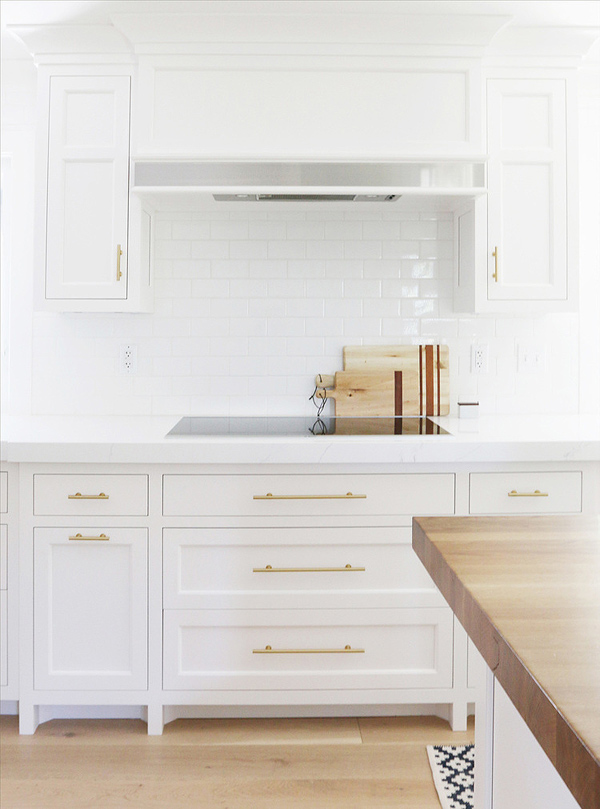 Chic White Kitchen Remodel With Brass Touches - DigsDigs