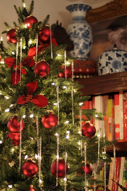 35 Christmas Décor Ideas In Traditional Red And Green - DigsDigs