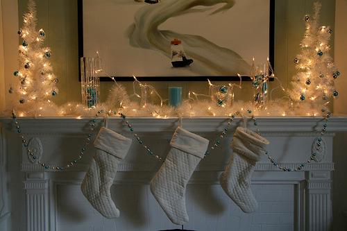 33 Mantel Christmas Decorations Ideas | DigsDigs